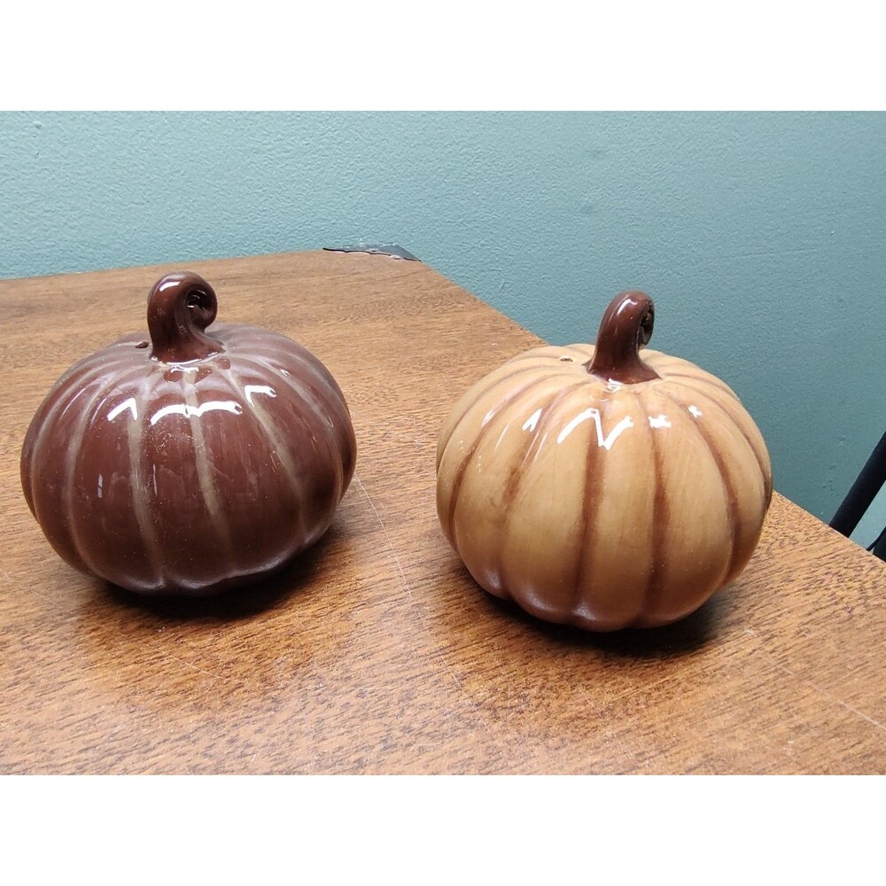 Grasslands Road Ceramic Pumpkin Brown Salt Pepper Table Shakers Kitchen 2-1/4" T